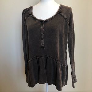 We the People women’s faded brown long sleeve shirt.